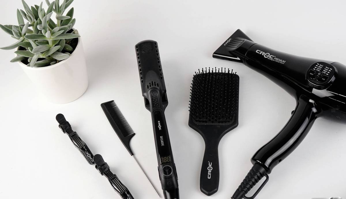 Comparison chart of ceramic, titanium, and tourmaline hair styling tool plates showing heat distribution, best hair types, and risk of damage