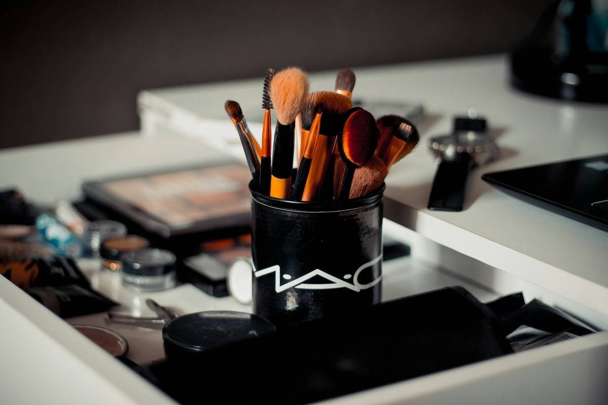 Flat Iron 101: How to Choose, Use, and Actually Love Your Hair Straightener