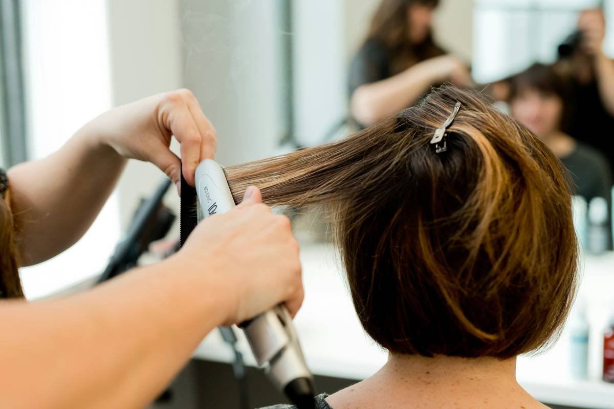 Professional Hair Straightener: Why Salon-Worthy Results Start With the Right Tool