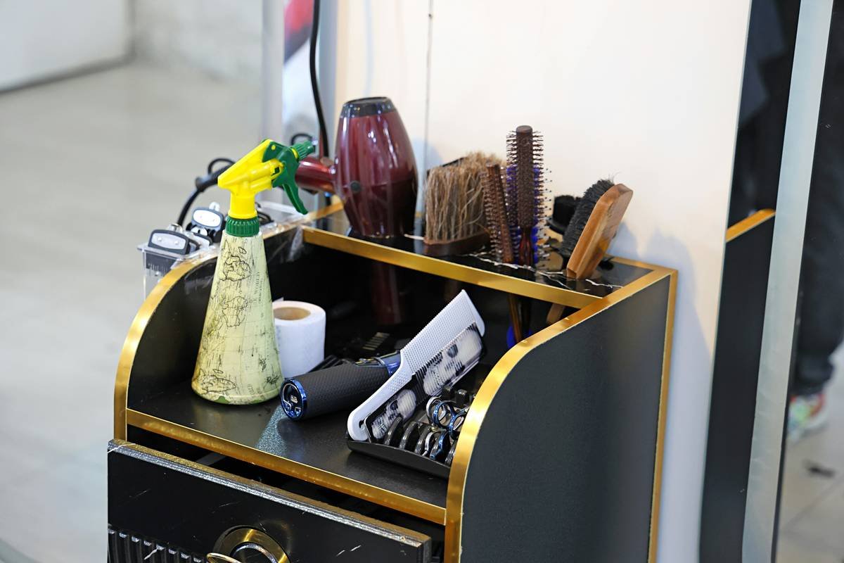 Why Your Home Styling Routine Fails (and How a Salon Flat Iron Fixes It)